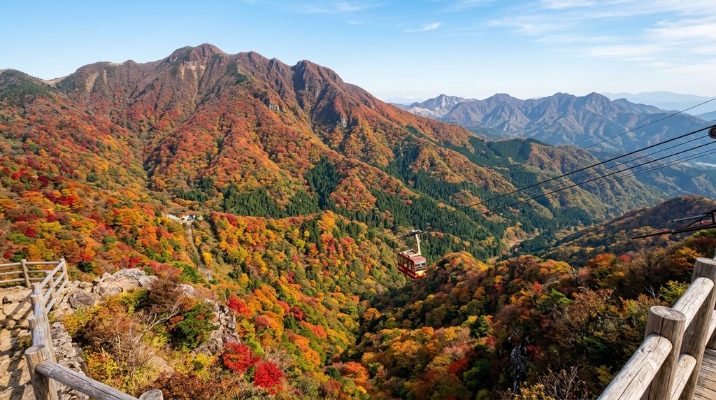 展望台から見下ろす雲仙・仁田峠の紅葉とロープウェイ